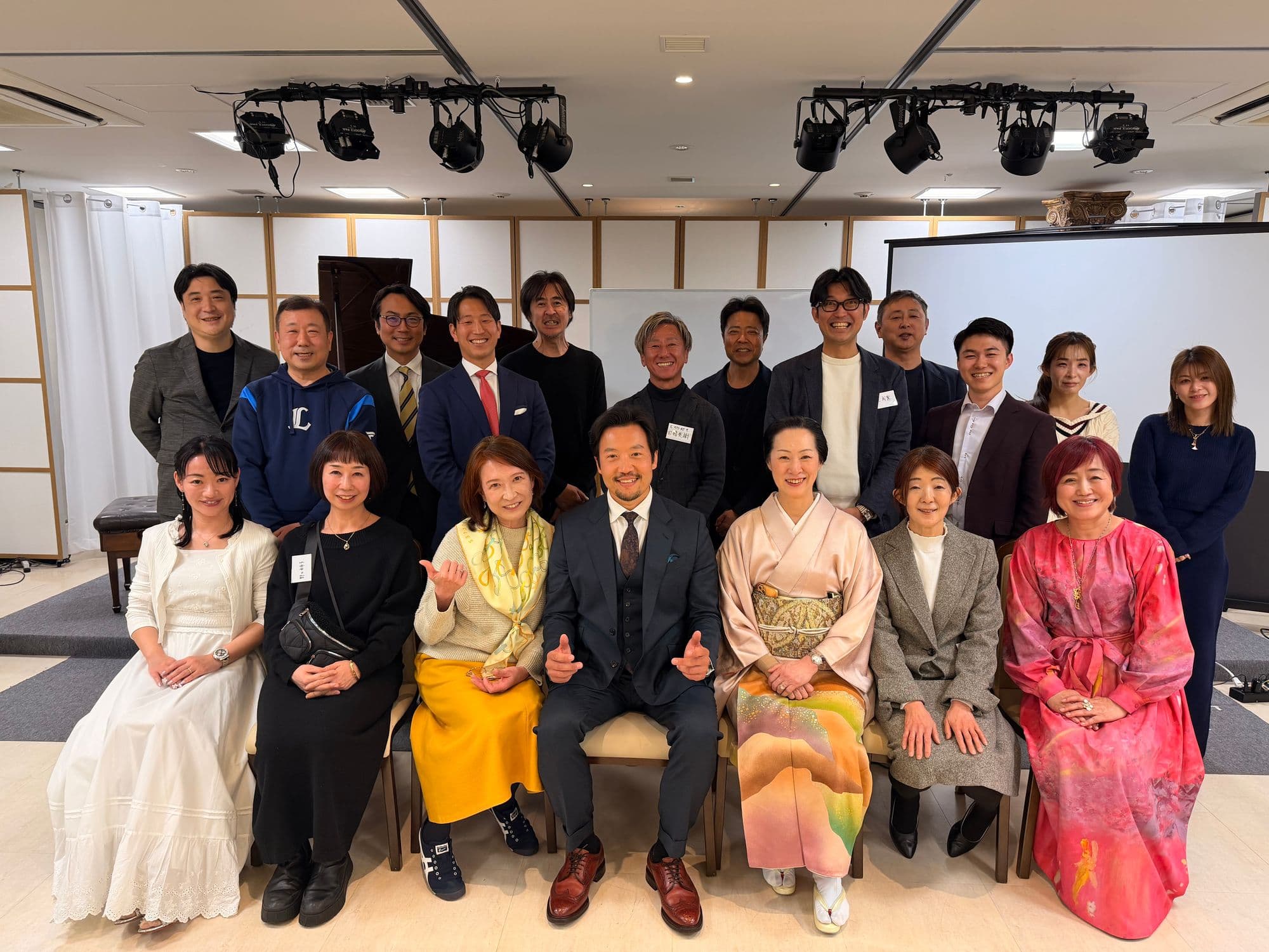 会場に集まった参加者の集合写真